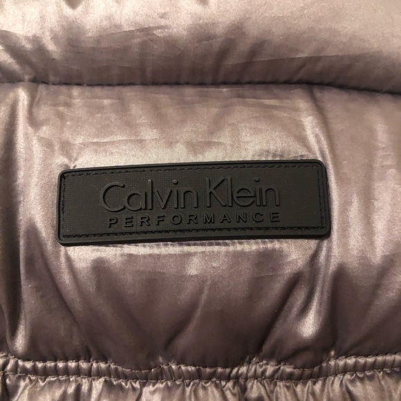 CALVIN KLEIN performance women’s puffer vest - Picture 7 of 9